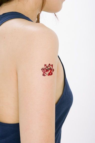 点击大图看下一张：手臂上漂亮的红色莲花纹身