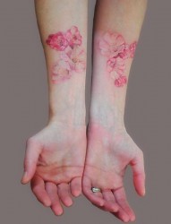 女性手臂字符刺青