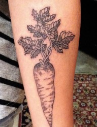 手臂个性的胡萝卜纹身