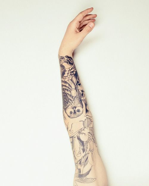 点击大图看下一张：手臂上一款猫头鹰花臂纹身