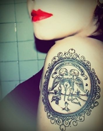 点击大图看下一张：女人手臂时尚的骷髅精灵纹身