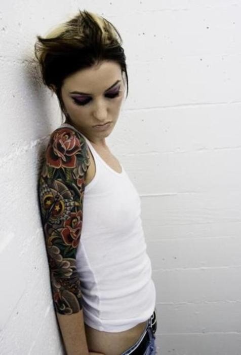 点击大图看下一张：女人手臂漂亮的花臂纹身