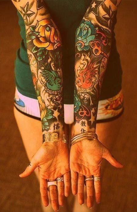 点击大图看下一张：女人手臂漂亮的花臂纹身