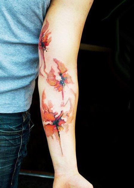 点击大图看下一张：手臂漂亮的枫叶纹身