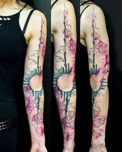 点击大图看下一张：个性漂亮的花臂纹身