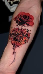 点击大图看下一张：手臂个性的玫瑰纹身