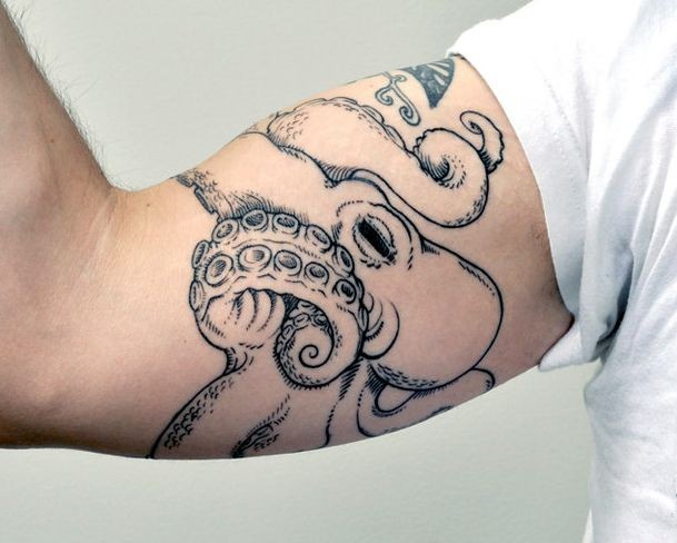 点击大图看下一张：男士手臂一只霸气的章鱼纹身