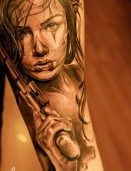 手臂艺术肖像纹身图