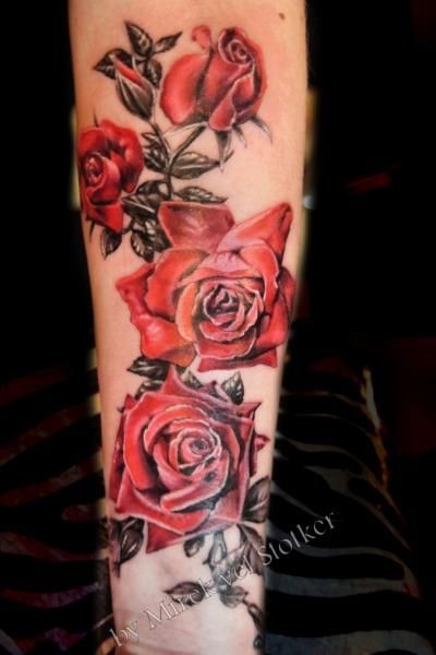 点击大图看下一张：手臂漂亮的玫瑰纹身