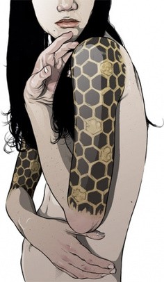 点击大图看下一张：个性女孩时尚蛇皮包臂刺青