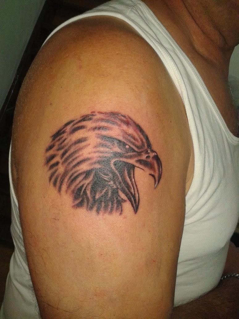 点击大图看下一张：手臂上帅气的老鹰头像纹身