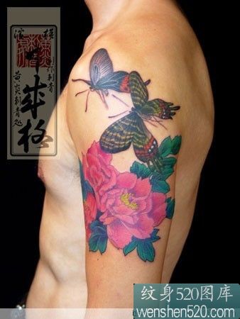 点击大图看下一张：蝴蝶牡丹纹身作品图案