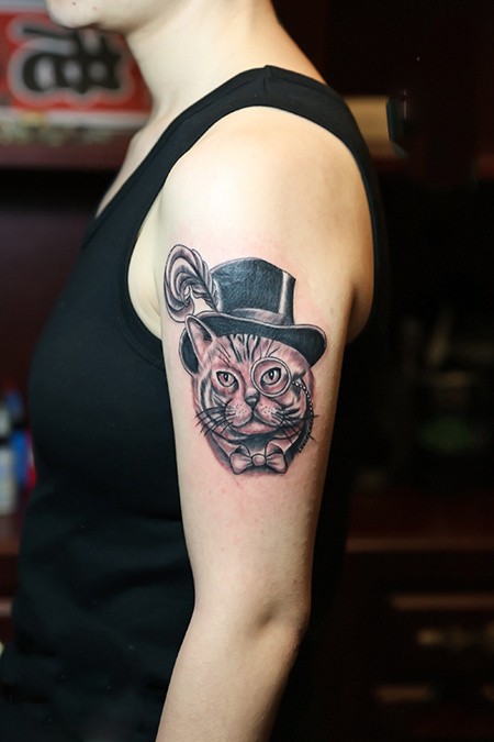 点击大图看下一张：侦探猫手臂个性纹身图案