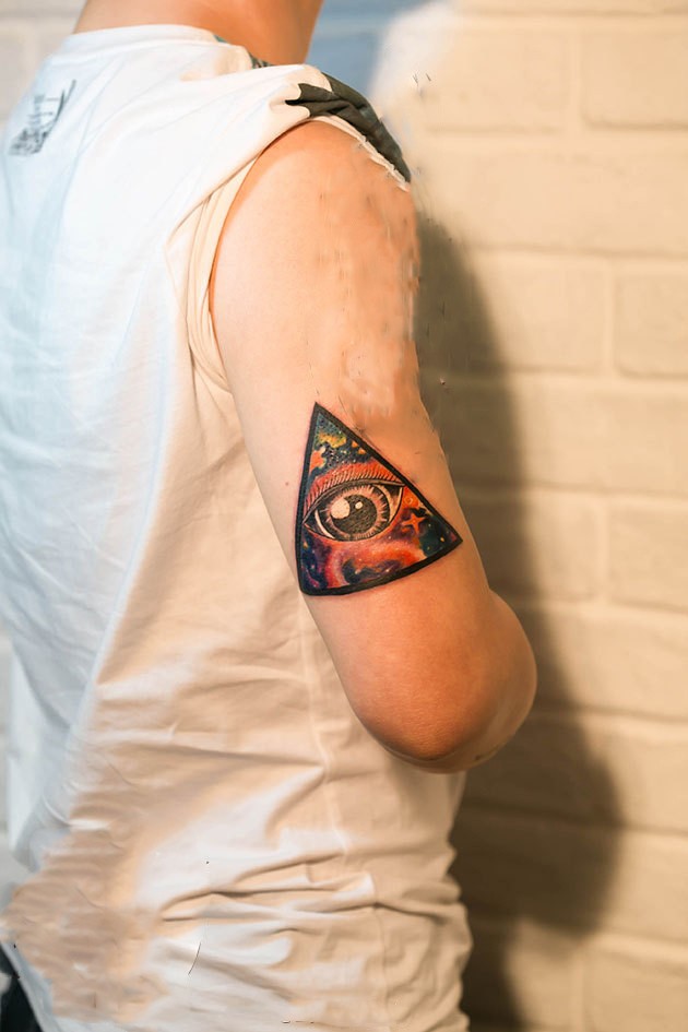 点击大图看下一张：创意星空三角眼手臂纹身图案