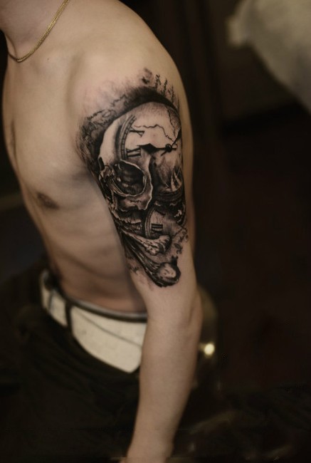 点击大图看下一张：创意黑灰骷髅手臂纹身图案