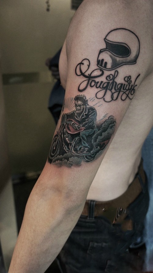 点击大图看下一张：个性摩托车骷髅人手臂纹身图案