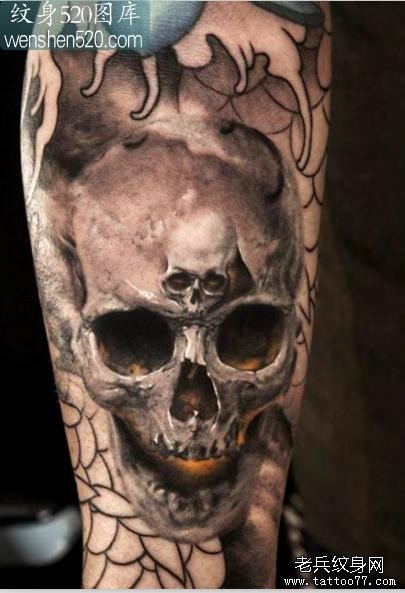 点击大图看下一张：小臂上一张个性恐怖的骷髅头纹身作品