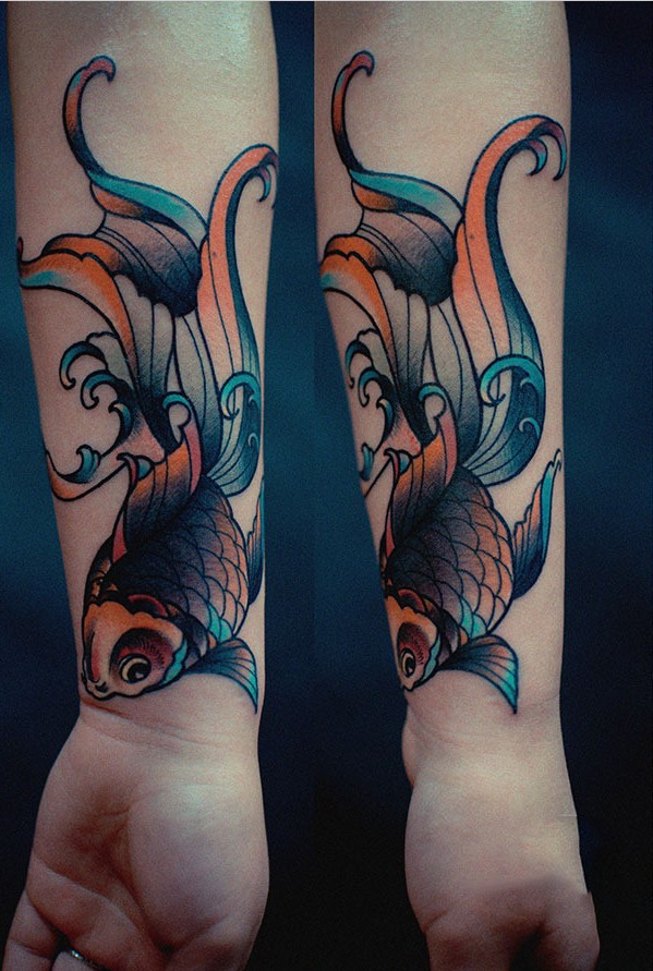 点击大图看下一张：传统鲤鱼手臂纹身图案