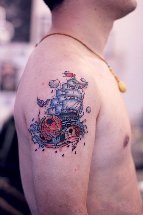 点击大图看下一张：鲤鱼帆船男人手臂纹身图案