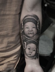 可爱宝宝肖像手臂纹身图案