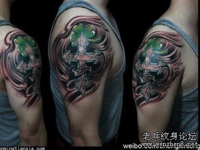 点击大图看下一张:十字架纹身图片:手臂十字架三叶草纹身图片纹身作品