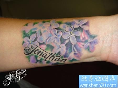 点击大图看下一张：纹身520图库：手腕樱花纹身图片作品