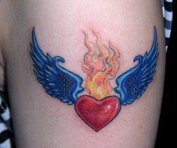 点击大图看下一张：手臂纹身图片：手臂彩色爱心翅膀纹身图片纹身作品