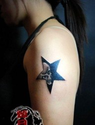 骷髅五角星纹身图片：手臂骷髅五角星纹身图片纹身作品