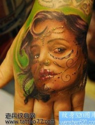 手背3D彩色美女肖像纹身图片
