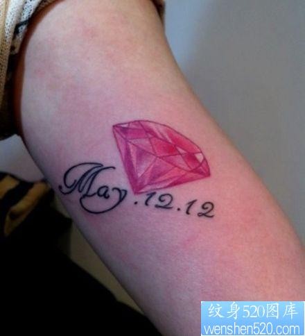 点击大图看下一张：女孩子手臂内侧钻石字母纹身图片