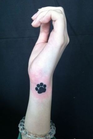 点击大图看下一张：女孩子小手臂可爱好看的熊猫转印纹身图片