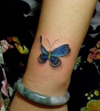 点击大图看下一张：女人喜欢的手臂彩色蝴蝶纹身图片