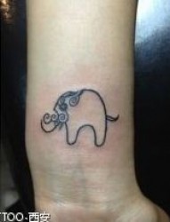 女孩子手臂图腾大象纹身图片
