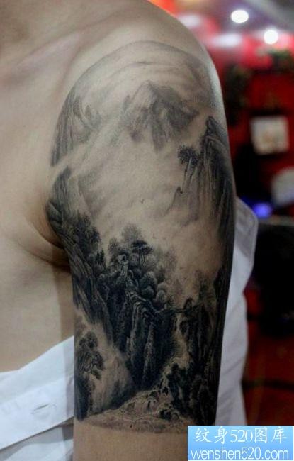 点击大图看下一张：手臂经典的山水画纹身图片