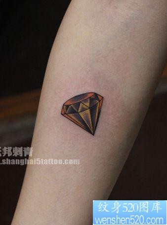 点击大图看下一张：手臂热门的钻石纹身图片