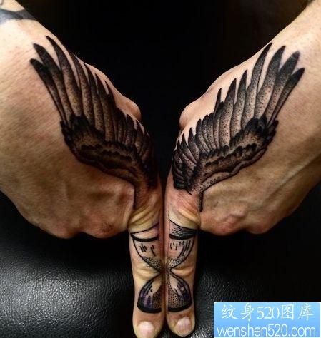 点击大图看下一张：手臂一幅黑灰翅膀纹身图片
