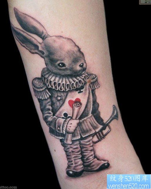 点击大图看下一张：小臂上一幅个性小兔纹身作品