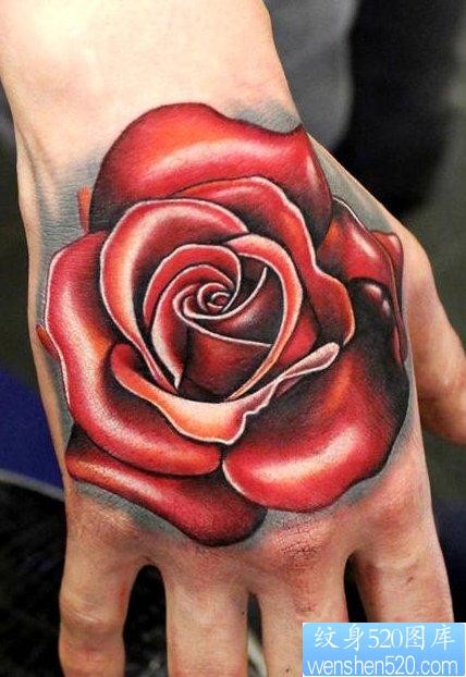 点击大图看下一张：手背上一幅超立体玫瑰花纹身图片