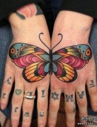 手背潮流漂亮的蝴蝶纹身图片