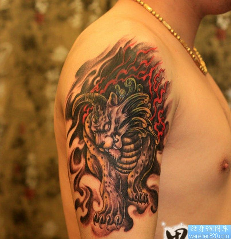 点击大图看下一张：纹身520图库推荐一幅大臂麒麟纹身图片