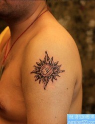 大臂图腾太阳纹身图片由纹身520图库推荐