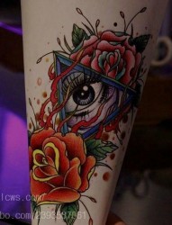 一幅欧美玫瑰花上帝之眼文身图片由纹身520图库推荐