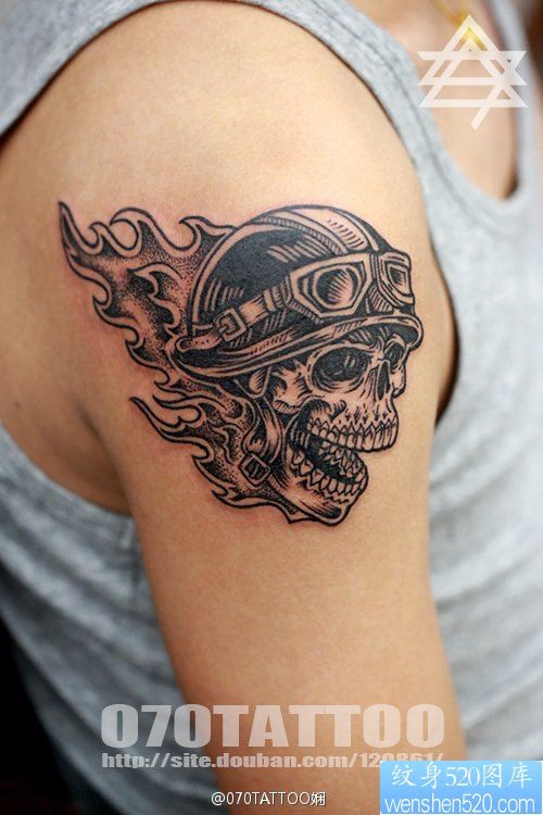 点击大图看下一张:大臂上一幅个性骷髅纹身图片