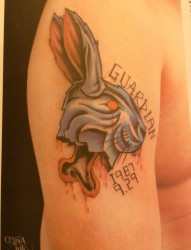 一幅彩色兔子字母纹身图片由纹身520图库推荐