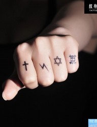为您推荐手指纹身之十字架宝石纹身图片图片作品