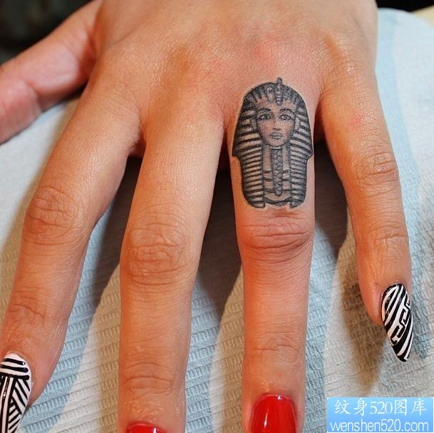点击大图看下一张：一组超有难度的埃及法老王手指纹身图片图片作品