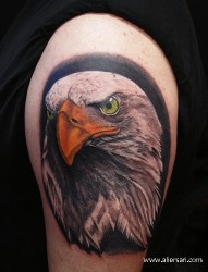 一款超霸气的手臂鹰头纹身