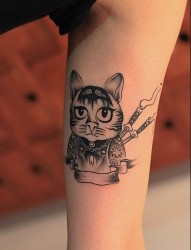 手臂武士猫咪纹身图片由纹身520图库推荐
