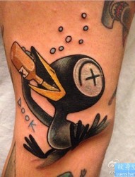 一幅胳膊小黑鸭纹身图片