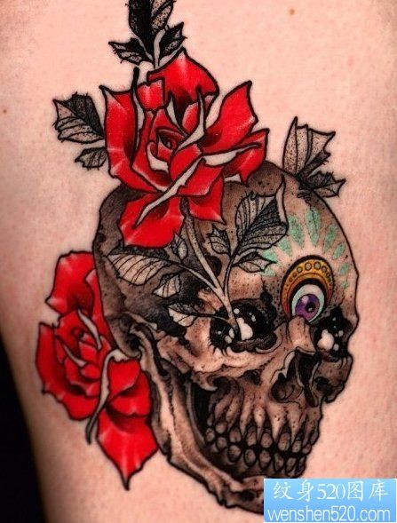 点击大图看下一张：一幅手臂骷髅头玫瑰花纹身作品